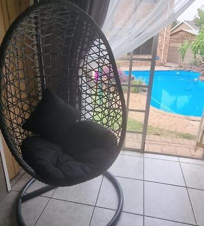 Apartmán Funky Dot Sleeping Spot Kempton Park Exteriér fotografie