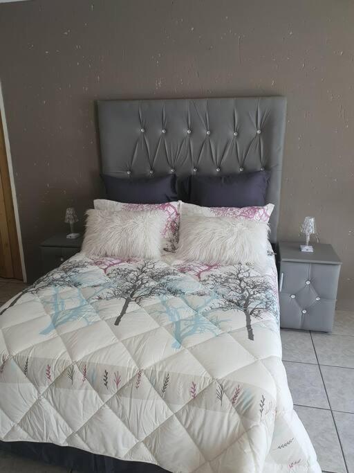 Apartmán Funky Dot Sleeping Spot Kempton Park Exteriér fotografie