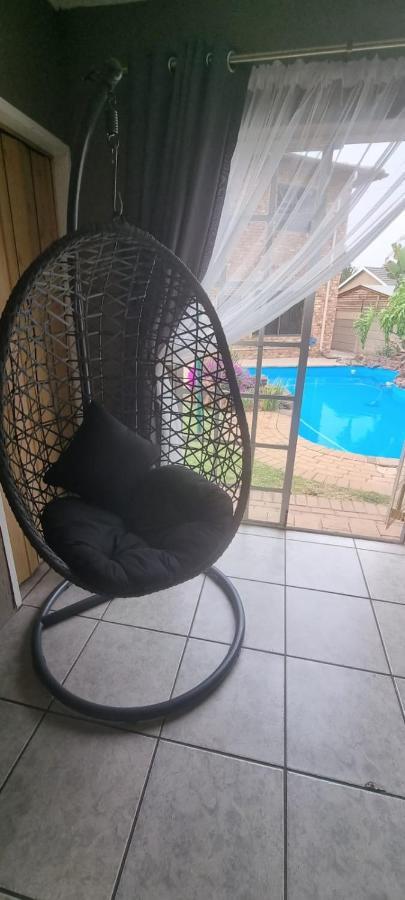 Apartmán Funky Dot Sleeping Spot Kempton Park Exteriér fotografie